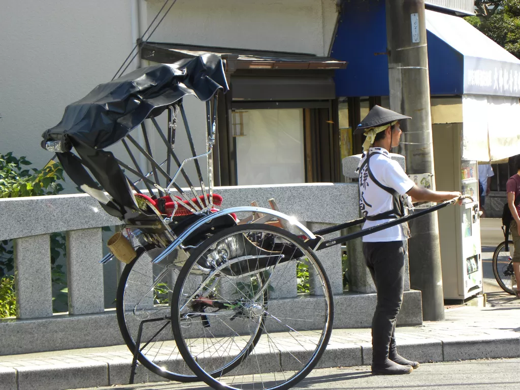 Jinrikisha, Rickshaw atau becak bertenaga manusia. (Flickr/Rodey127)