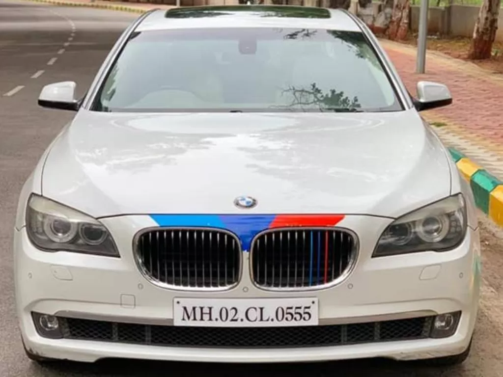 BMW Seri 7 milik aktor Shahrukh Khan yang dijual. (cartoq.com)