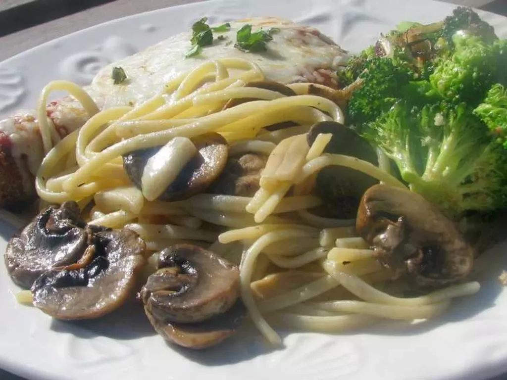 Resep Spagetti Mushrooms & Garlic. (recipezazz/ lazyme)