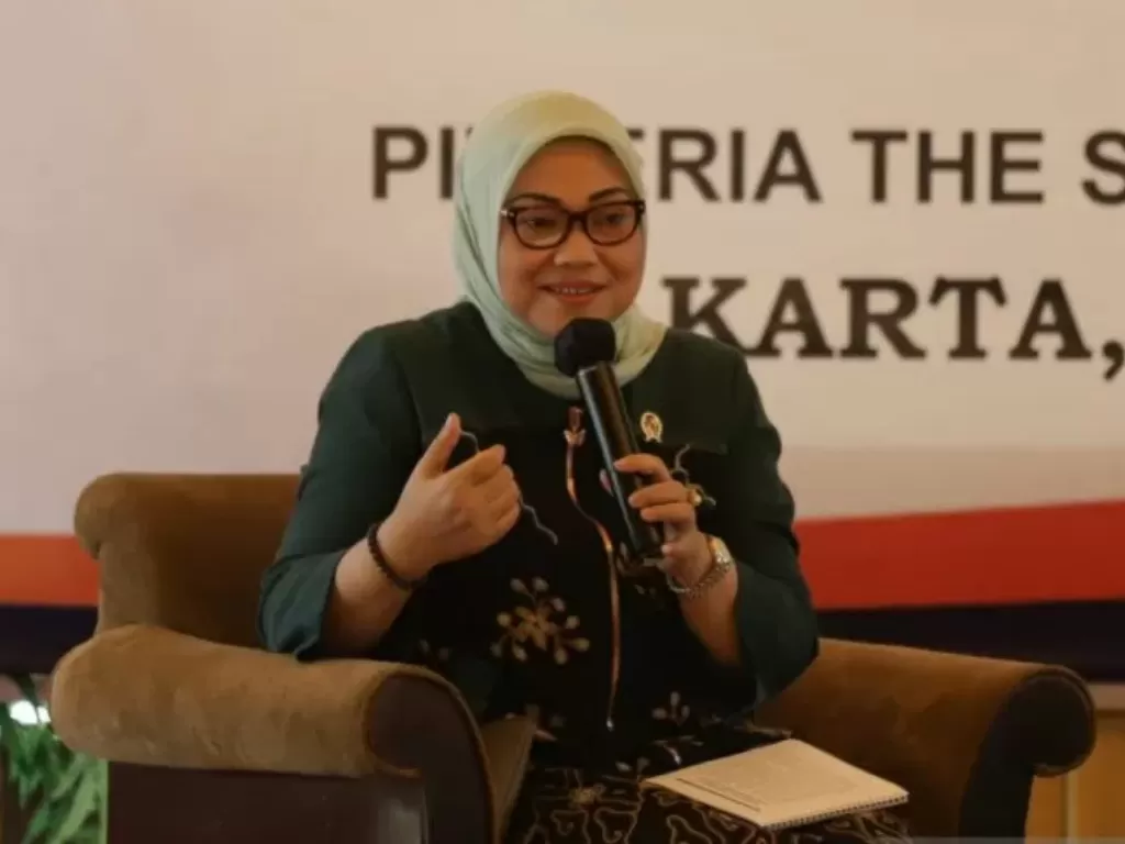 Menaker Ida Fauziyah dalam dialog dengan pelaku sektor pariwisata di Jakarta pada Selasa (11/8/2020). (photo/ANTARA/HO-Kementerian Ketenagakerjaan)