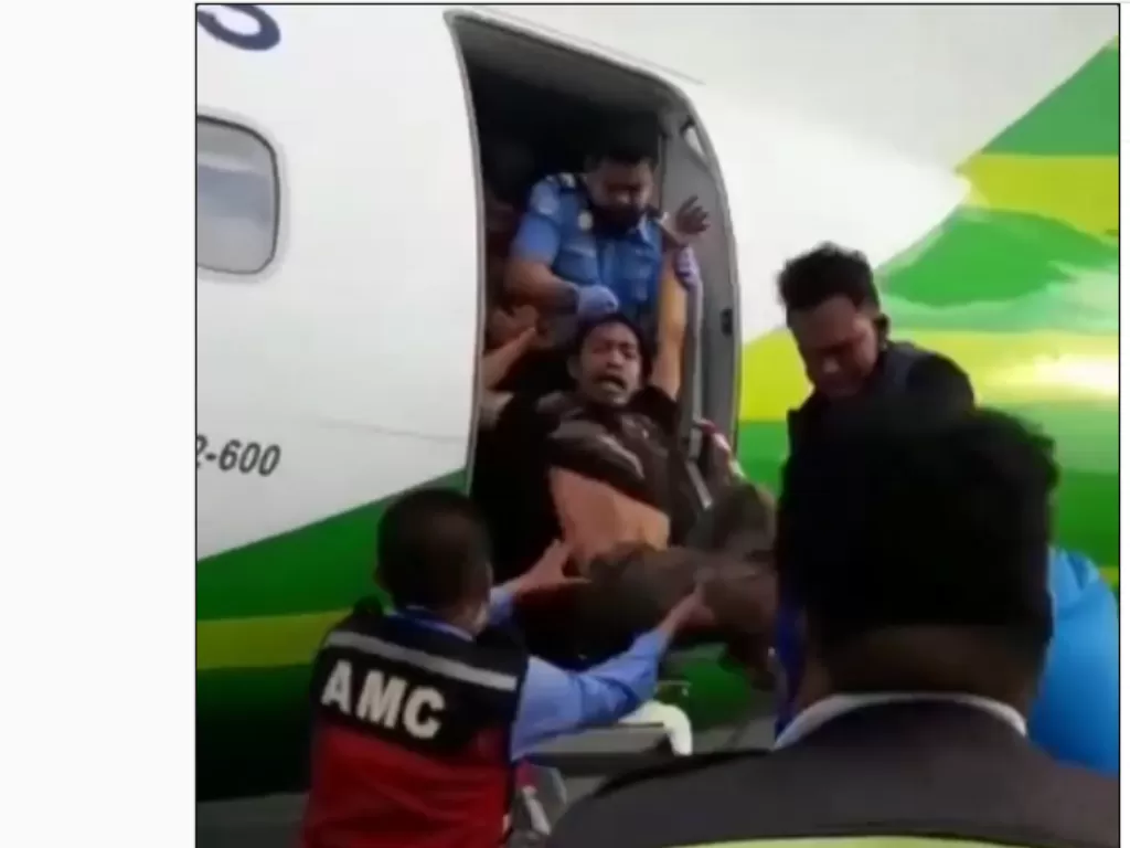 Orang diduga alami gangguan jiwa masuk ke dalam pesawat Citilink (Instagram/@lambe_turah)
