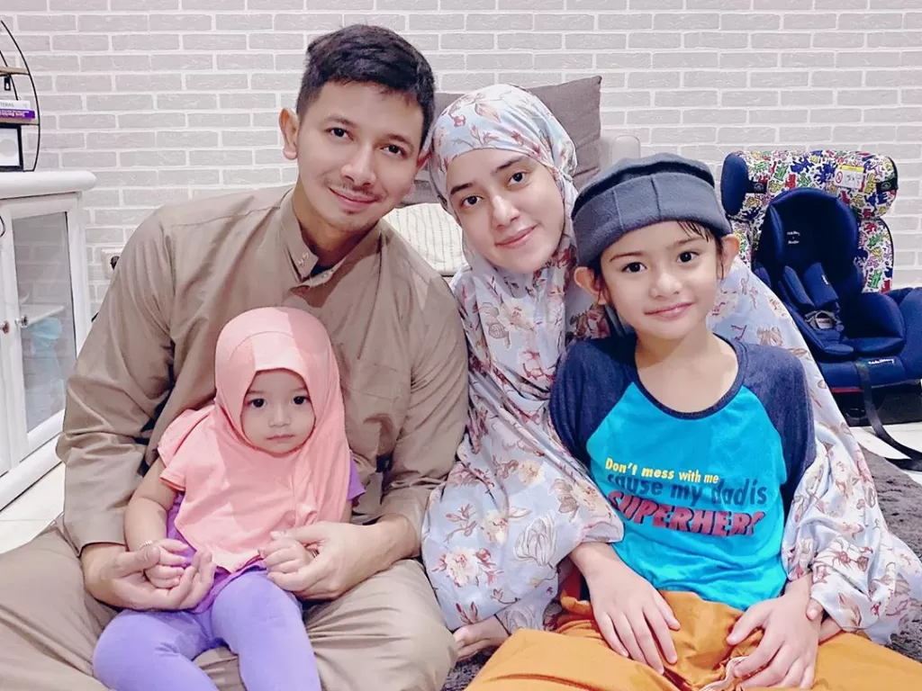 Keluarga Fairuz A Rafiq dan Sony Septian. (Instagram/@fairuzarafiq)