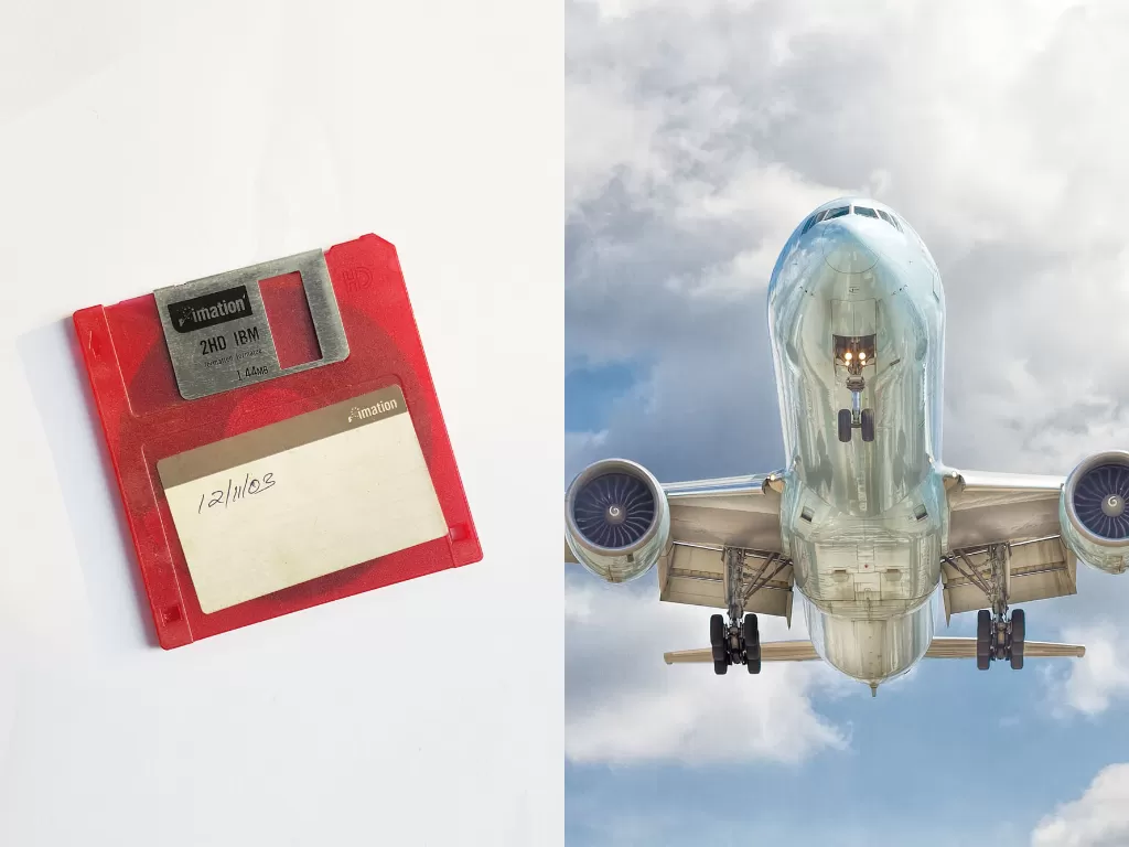 Ilustrasi Floppy Disk dan juga pesawat terbang (photo/Unsplash/Fredy Jacob/Ethan McArthur)