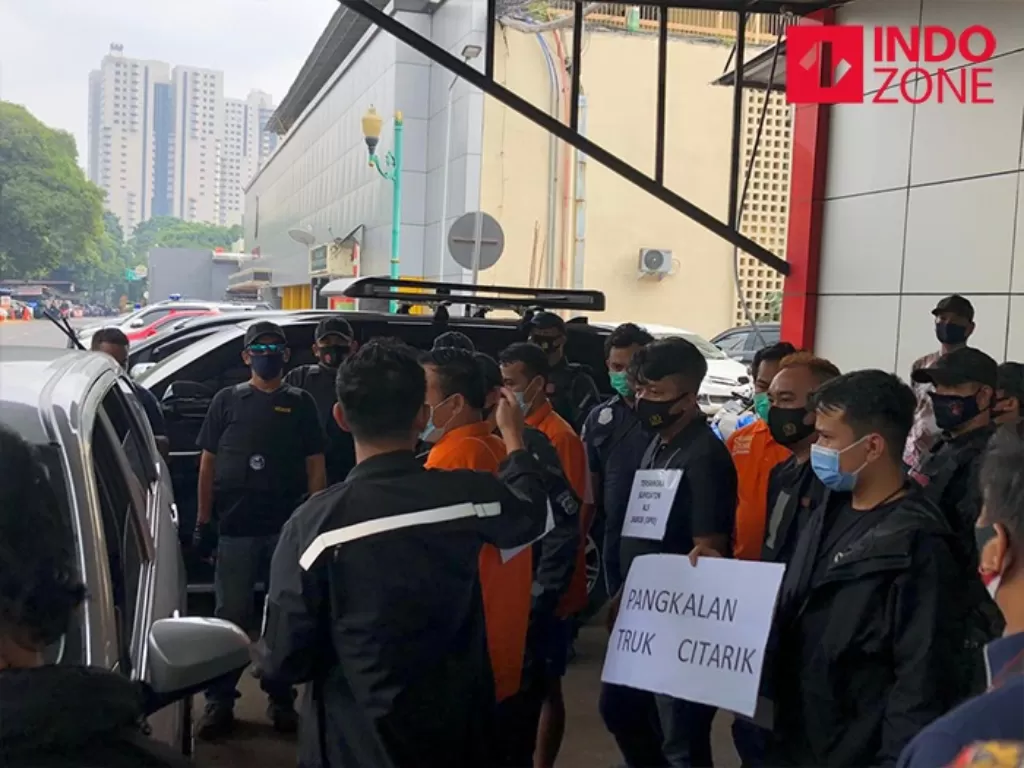 Rekonstruksi kasus pembunuhan WN Taiwan sekaligus bos roti di Polda Metro Jaya, Jakarta. (INDOZONE/Samsudhuha Wildansyah)