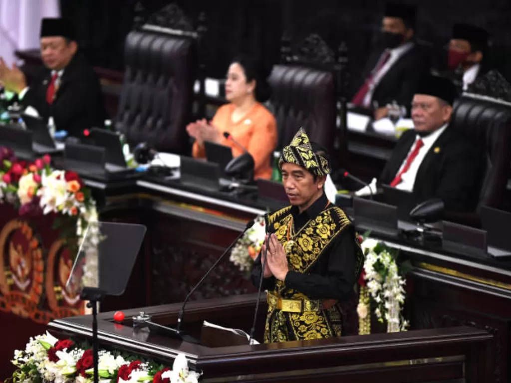 Presiden Joko Widodo menyampaikan pidato dalam rangka penyampaian laporan kinerja lembaga-lembaga negara dan pidato dalam rangka HUT ke-75 Kemerdekaan RI. (ANTARA FOTO/Akbar Nugroho Gumay)