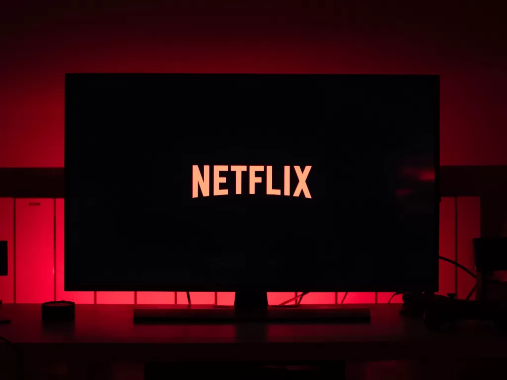 Ilustrasi logo layanan streaming Netflix (photo/Unsplash/Thibault Penin)