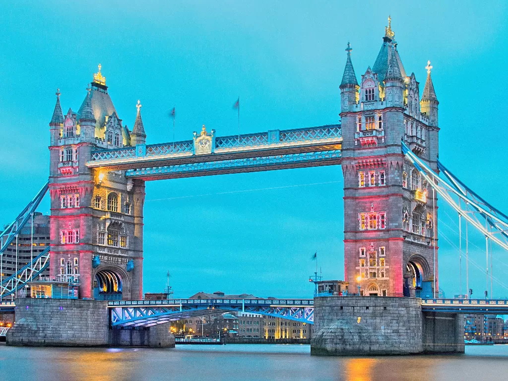 Tower Bridge — London, England. (Unsplash/@sonance)