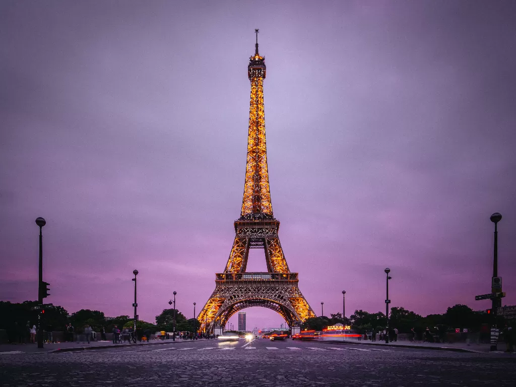 Ilustrasi menara Eiffel, Paris, Prancis. (Unsplash/@dnevozhai)