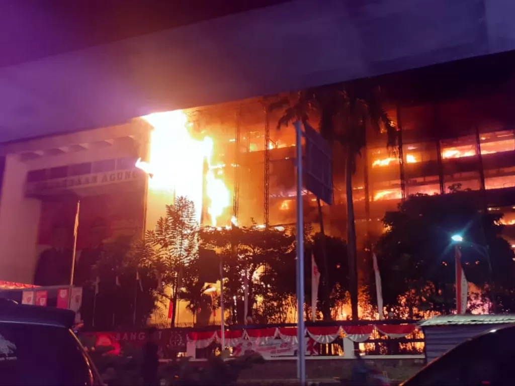 Gedung Kejagung Terbakar. (Foto: INDOZONE/Sarah Hutagaol)