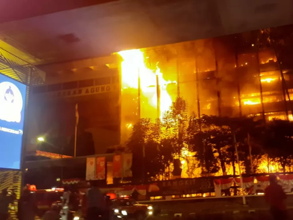 Gedung Kejagung Terbakar. (Foto: INDOZONE/Sarah)