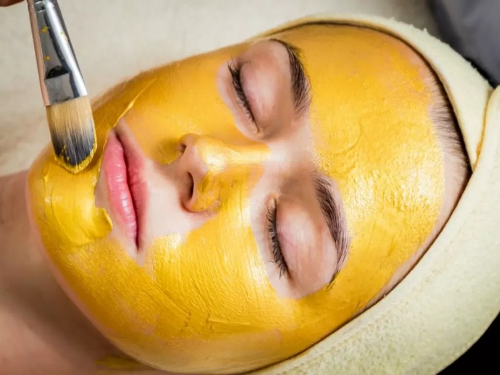 Masker wajah dari buah mangga (makeupandbeauty.com)