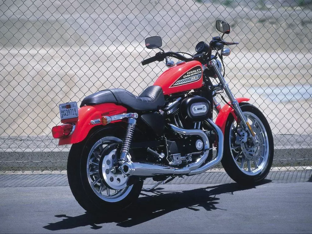 Ilustrasi Harley Davidson Sportster XL 883 R. (Motorcyclespecs)