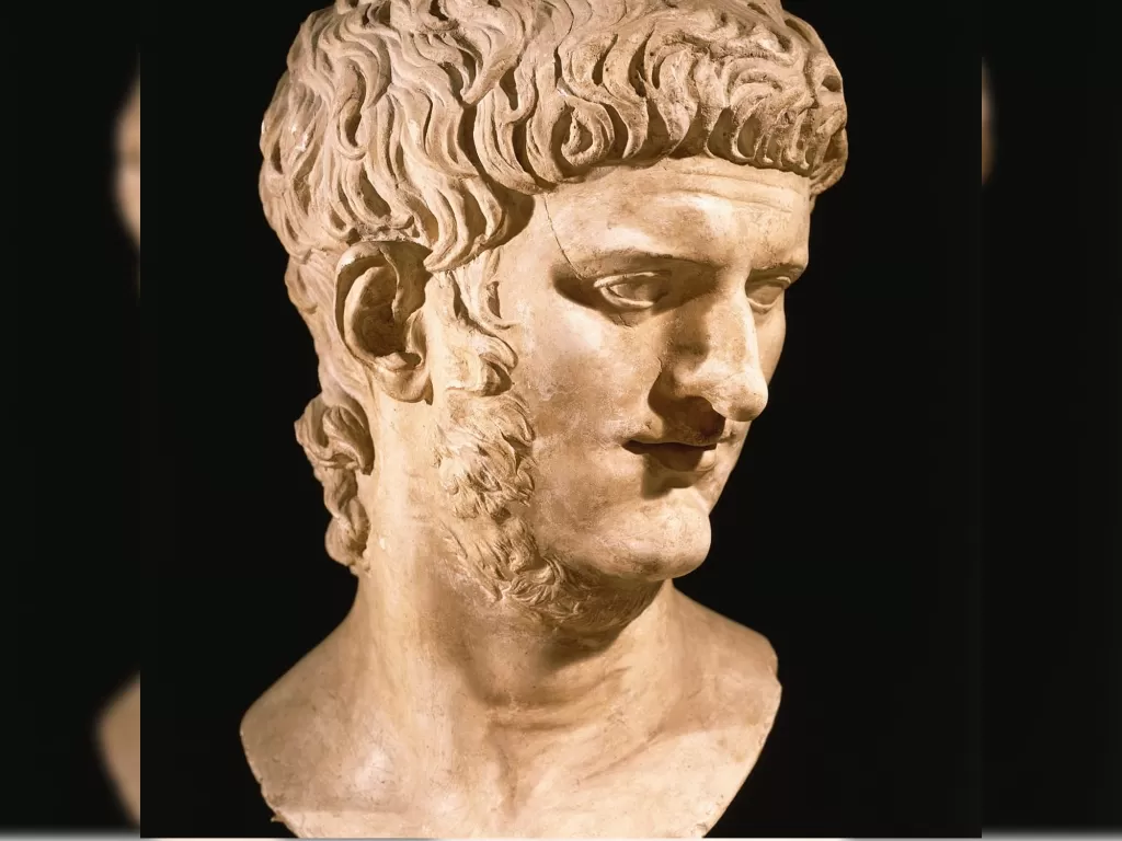 Patung Kaisar Nero. (history.com)