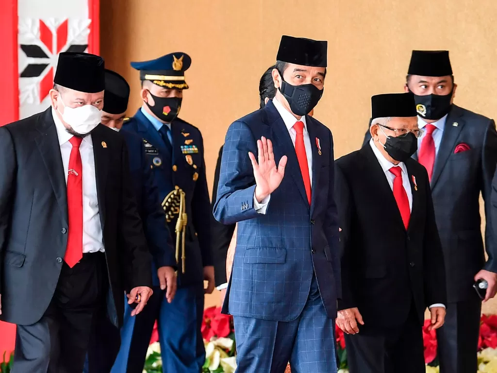Presiden Joko Widodo (tengah) dan Wakil Presiden Ma'ruf Amin (kedua kanan). (Foto: ANTARA/Galih Pradipta)