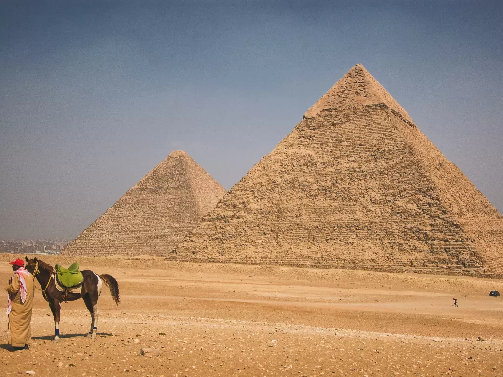 Piramida Giza di Mesir. (Unsplash/@mistrjosh)