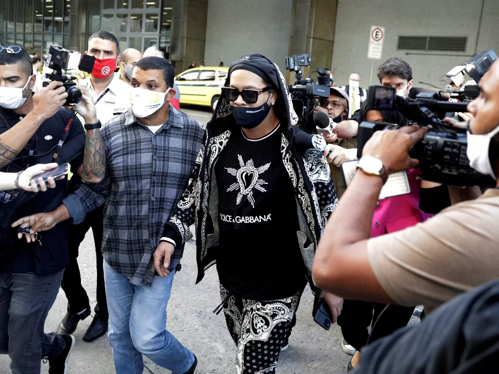 Ronaldinho tiba di Rio de Janeiro setelah hakim Paraguay mengakhiri tahanan rumah (REUTERS/RICARDO MORAES)