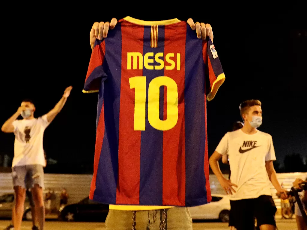 Reaksi fans Barcelona usai Messi sebut ingin pergi. (REUTERS/NACHO DOCE)