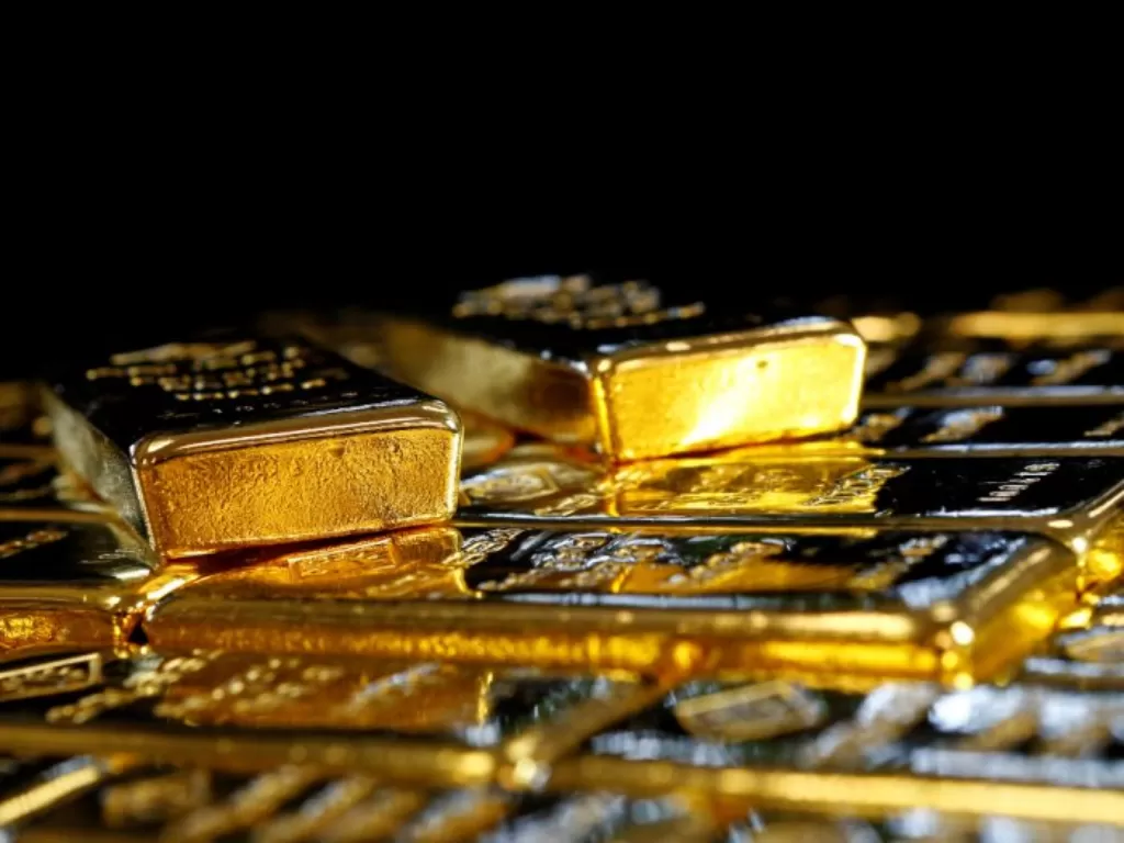 Harga emas dunia hari ini melambung kembali. (REUTERS/Leonhard Foeger)