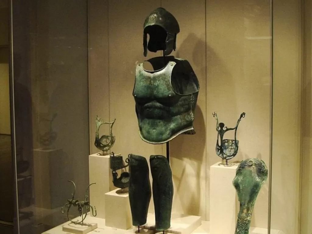Baju besi dengan desain berotot di zaman Yunani Kuno.(Wikimedia Commons)
