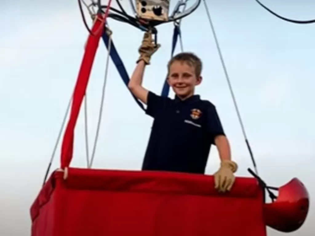 J.T, bocah 8 tahun penerbang balon udara termuda dunia. Screenshoot/YouTube