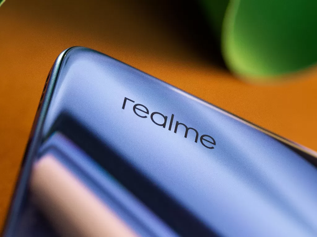Logo Realme di bagian belakang smartphone Realme X50 (photo/NextPit)