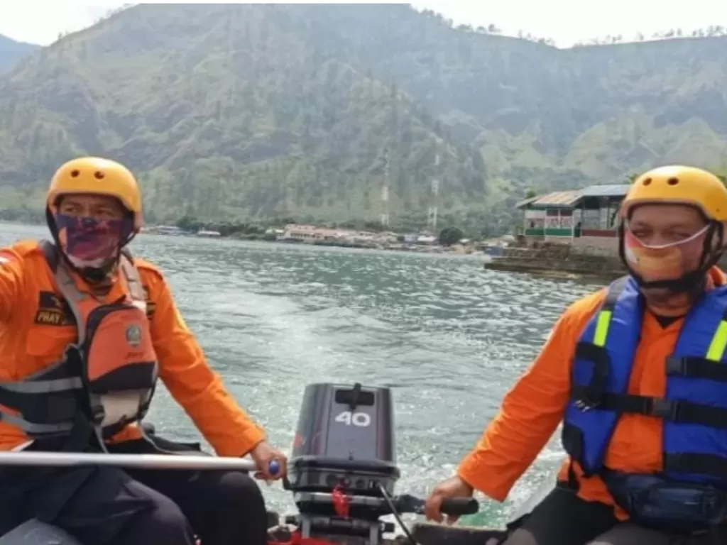 Tim SAR gabungan menghentikan pencarian Imran Butar-butar (19), seorang wisatawan yang tenggelam di Perairan Danau Toba, Sumatera Utara, Minggu (30/8/2020). (ANTARA/HO)