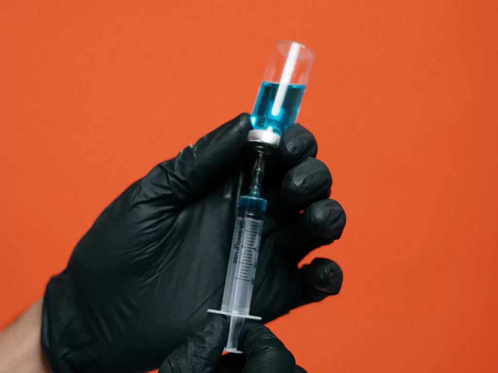Ilustrasi vaksin virus corona (Pexels/Cottonbro)