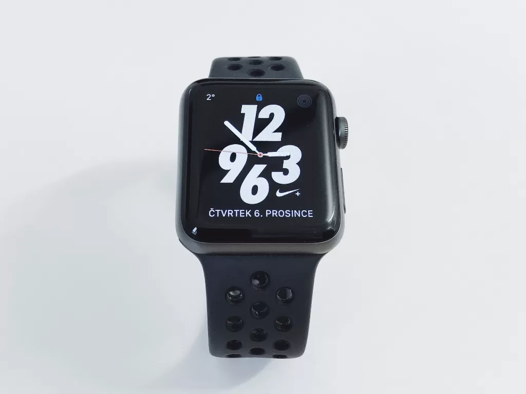 Ilustrasi perangkat smartwatch Apple Watch (photo/Unsplash/David Svihovec)