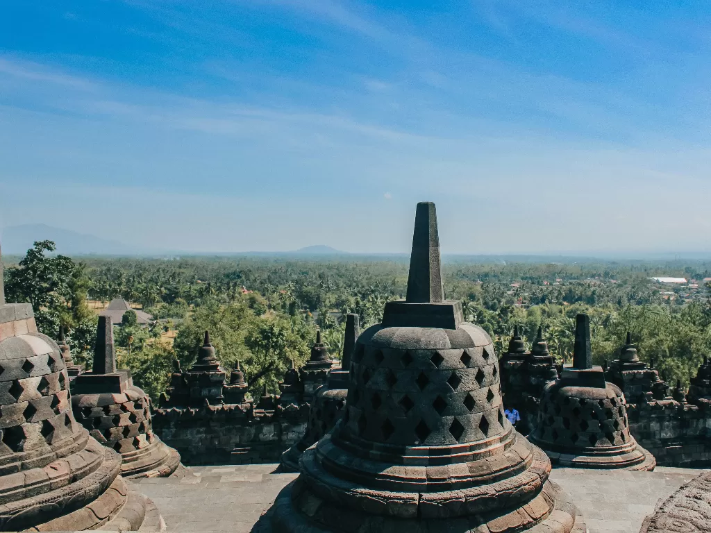 Candi Borobudur, salah satu objek wisata Tanah Air. (Unsplash/@eugeniaclara)
