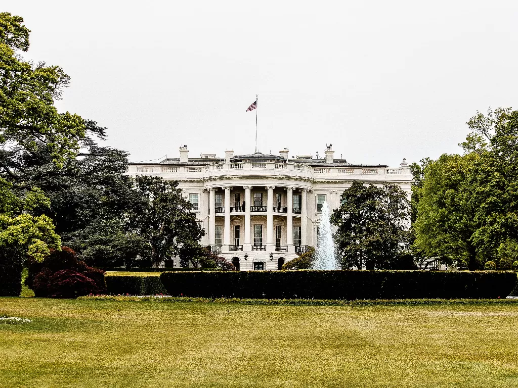 White House (Gedung Putih), Washington D.C, AS. (Unsplash/@renedeanda)