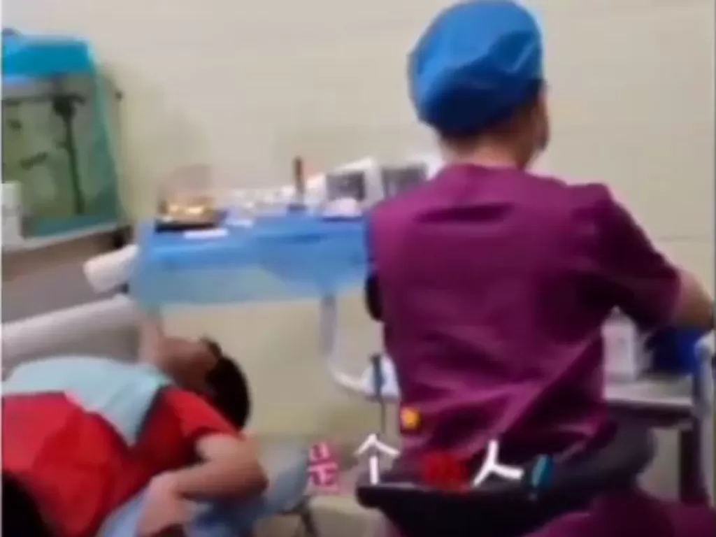 Aksi kocak pasien ke dokter gigi, bikin ketawa. (Instagram/@trending_youtube_)