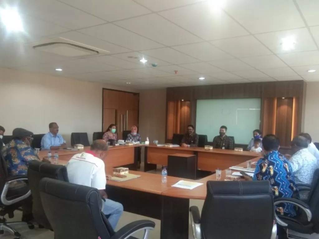 Suasana pertemuan antara BP Jamsostek Cabang Papua Jayapura dengan KONI Papua (ANTARA/Musa Abubar)