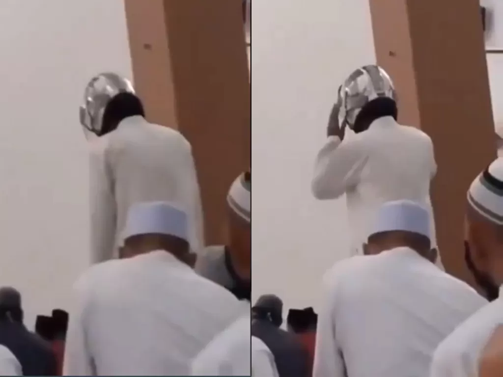 Potongan video saat seorang bapak lupa melepaskan helm saat masuk masjid. (photo/Twitter/@republikvideo)