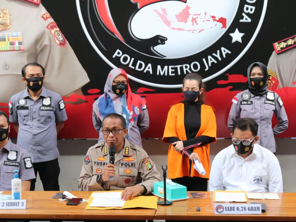Konferensi pers penangkapan artis Reza Artamevia terkait narkotika di Polda Metro Jaya, Minggu (6/9/2020). (Humas Polda Metro Jaya)