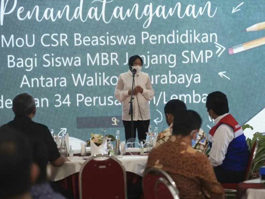 Tri Rismaharini saat memberi sambutan pada saat acara penandatanganan Memorandum of Understanding (MoU) terkait CSR beasiswa pendidikan. (Dok. Humas Pemkot Surabaya)