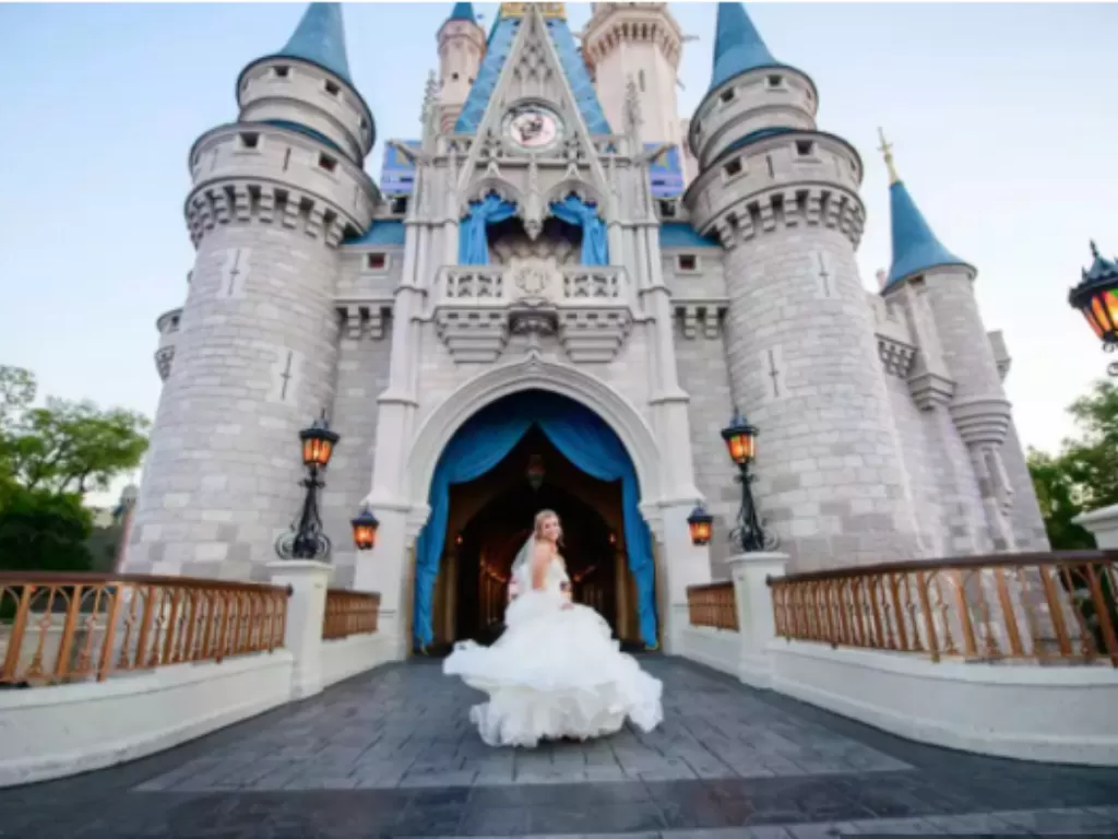 Foto pernikahan di Disney World. (Times of India/Courtesy Disney Weddings)