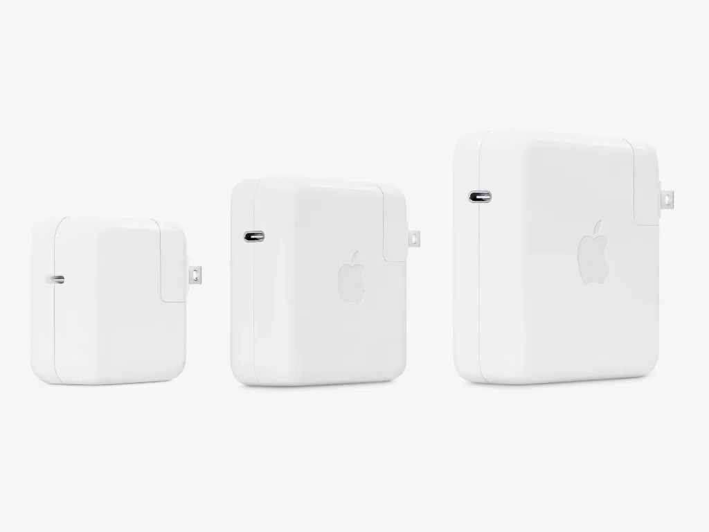 Beberapa jenis adapter charger untuk MacBook Pro (photo/Apple)