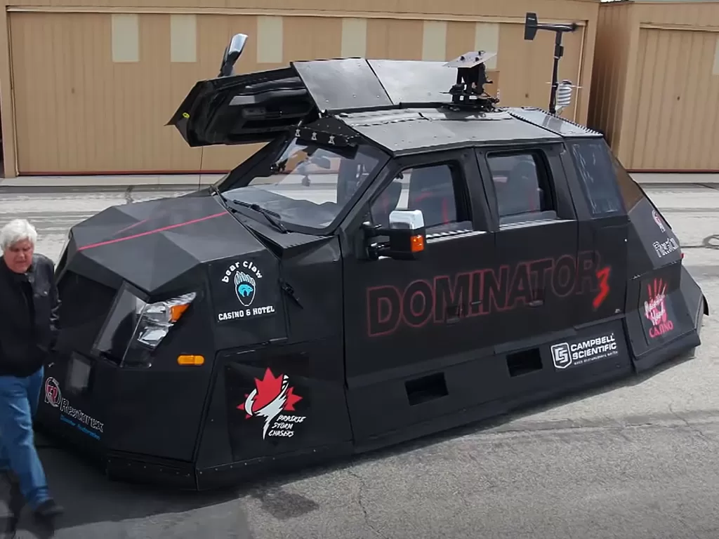 Mobil Dominator 3 milik Reed Timmer (photo/YouTube/Jay Leno's Garage)