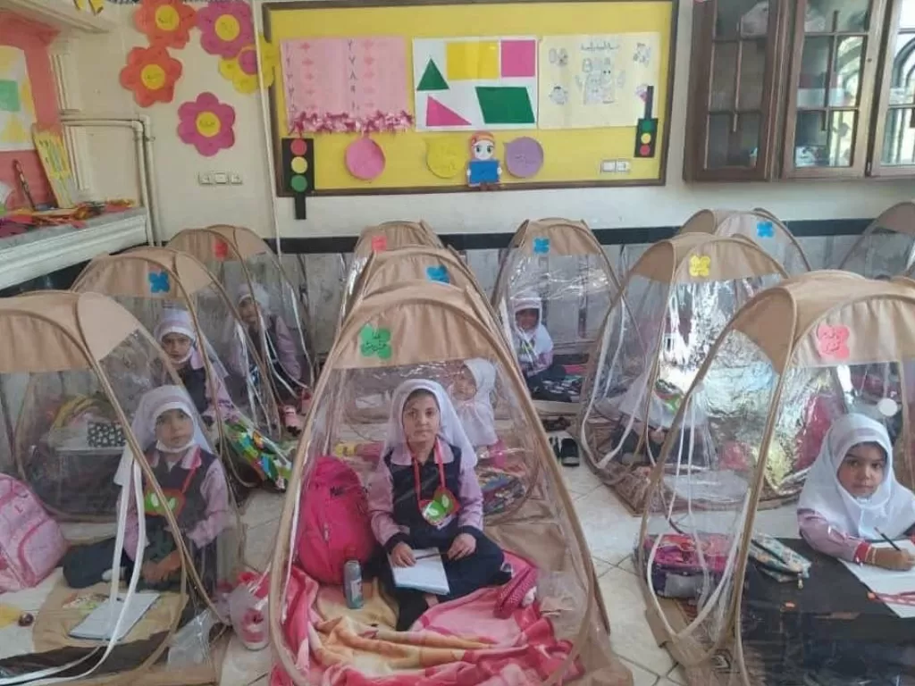 Potret sekolah di masa pandemi di Irak, Selasa (8/9). (photo/Twitter/farnazfassihi)
