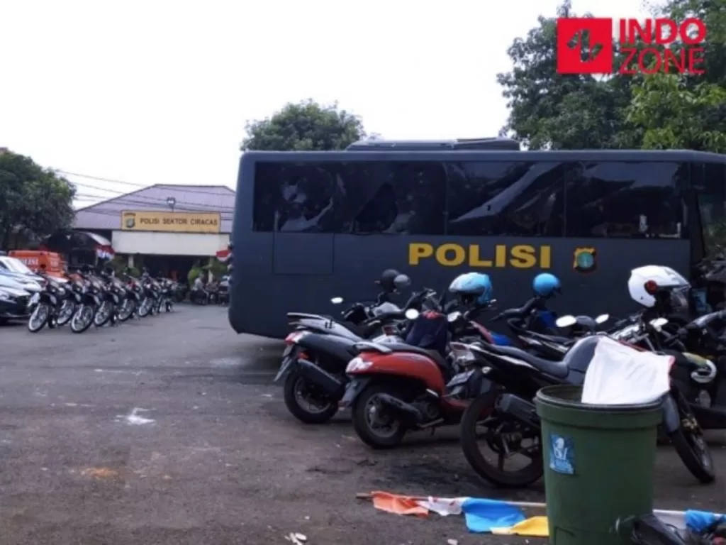 Polsek Ciracas, Jakarta Timur pasca diserang. (INDOZONE/Samsudhuha Wildansyah)