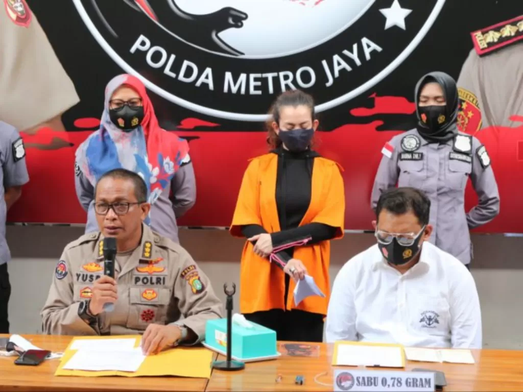 konferensi pers penangkapan artis Reza Artamevia terkait narkotika di Polda Metro Jaya, Minggu (6/9/2020). (Humas Polda Metro Jaya)