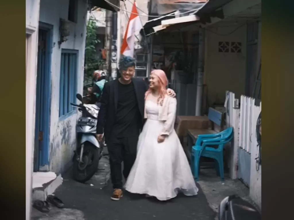Pasangan kekasih prewedding di gang sempit Jakarta (Tiktok)