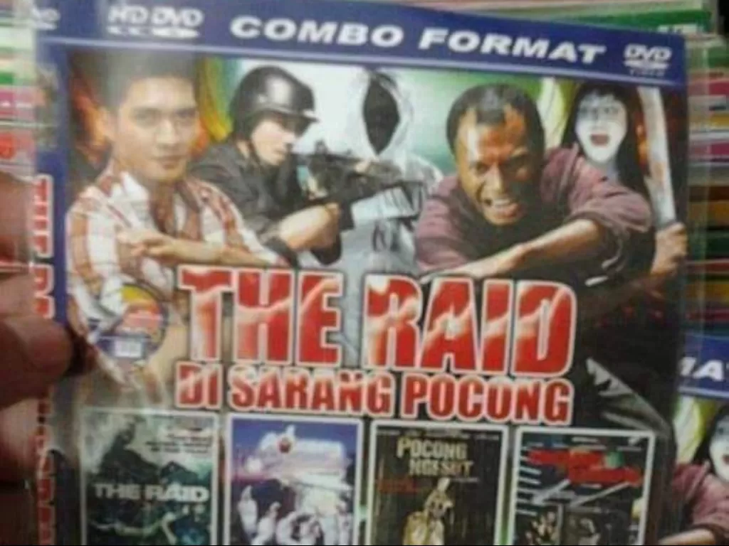 Foto cover DVD bajakan 'The Raid di Sarang Pocong'. (Istimewa).