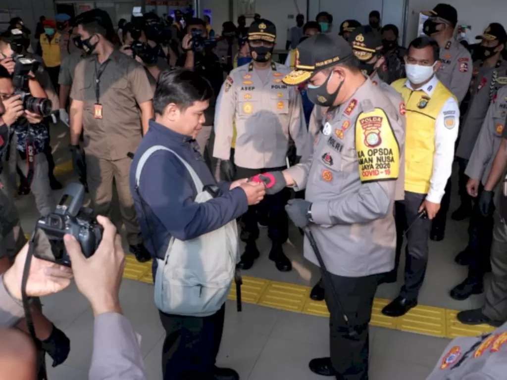 Operasi Yustisi, Wakapolri pantau langsung pemakaian masker di Stasiun Tanah Abang. (Dok. Humas Polda Metro Jaya)