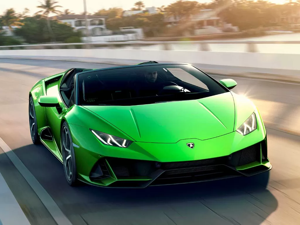 Mobil Lamborghini Huracan Evo Spyder berwarna hijau (photo/Lamborghini)