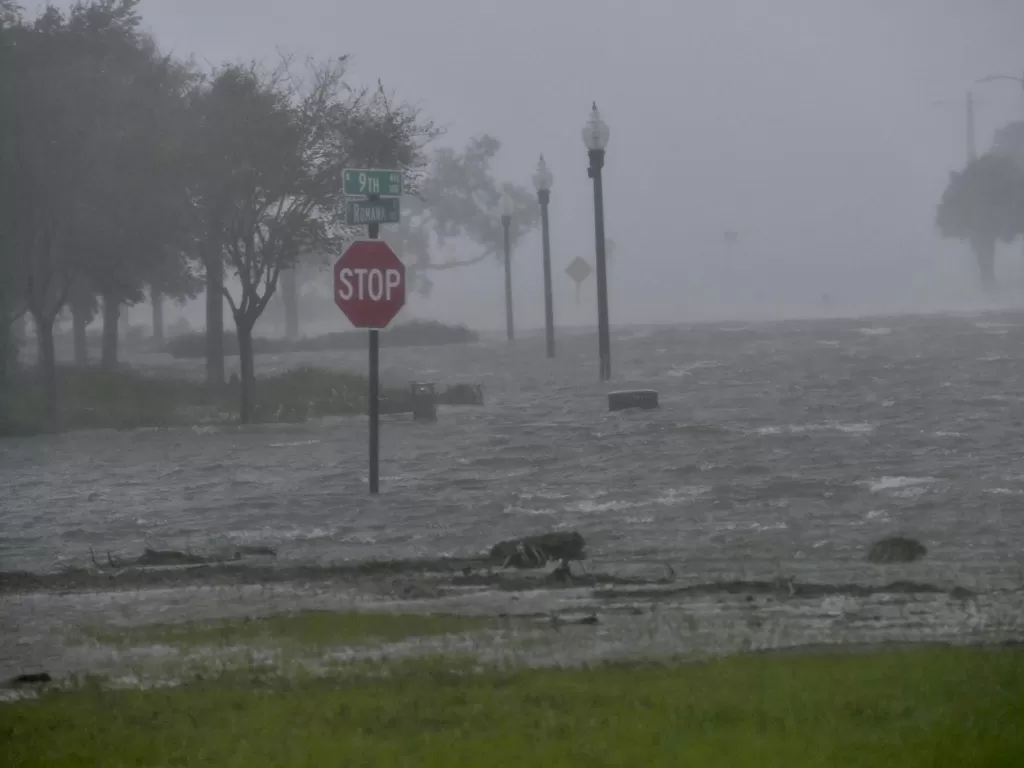 Banjir akibat Badai Sally terlihat di Pensacola, Florida, AS (REUTERS/TONY GIBERSON/USA TODAY NETWORK)