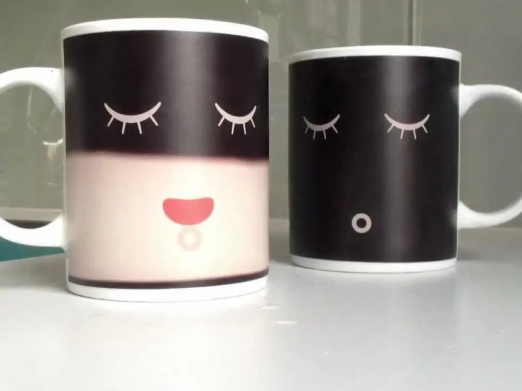 Ilustrasi mug berubah warna. (Scienceabc)