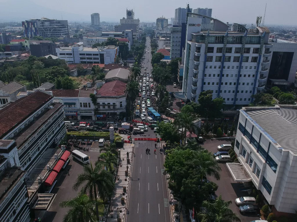 Foto udara suasana penutupan jalan Asia Afrika, Bandung (ANTARA FOTO/Raisan Al Farisi)