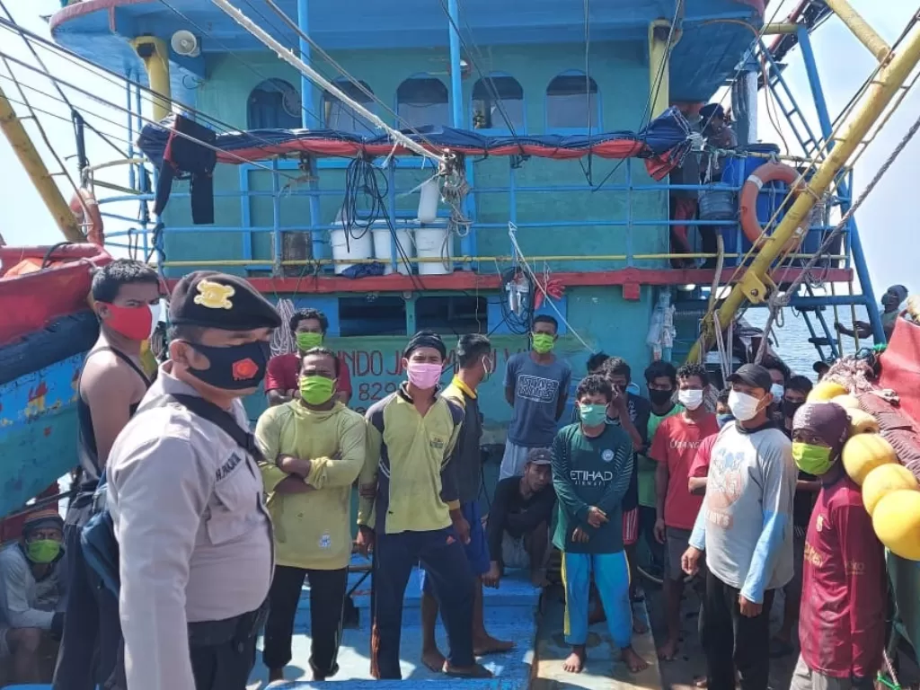 Polisi melakukan Operasi Yustisi Laut di KM Starindo Jaya Maju V. (Humas Polda Metro Jaya)