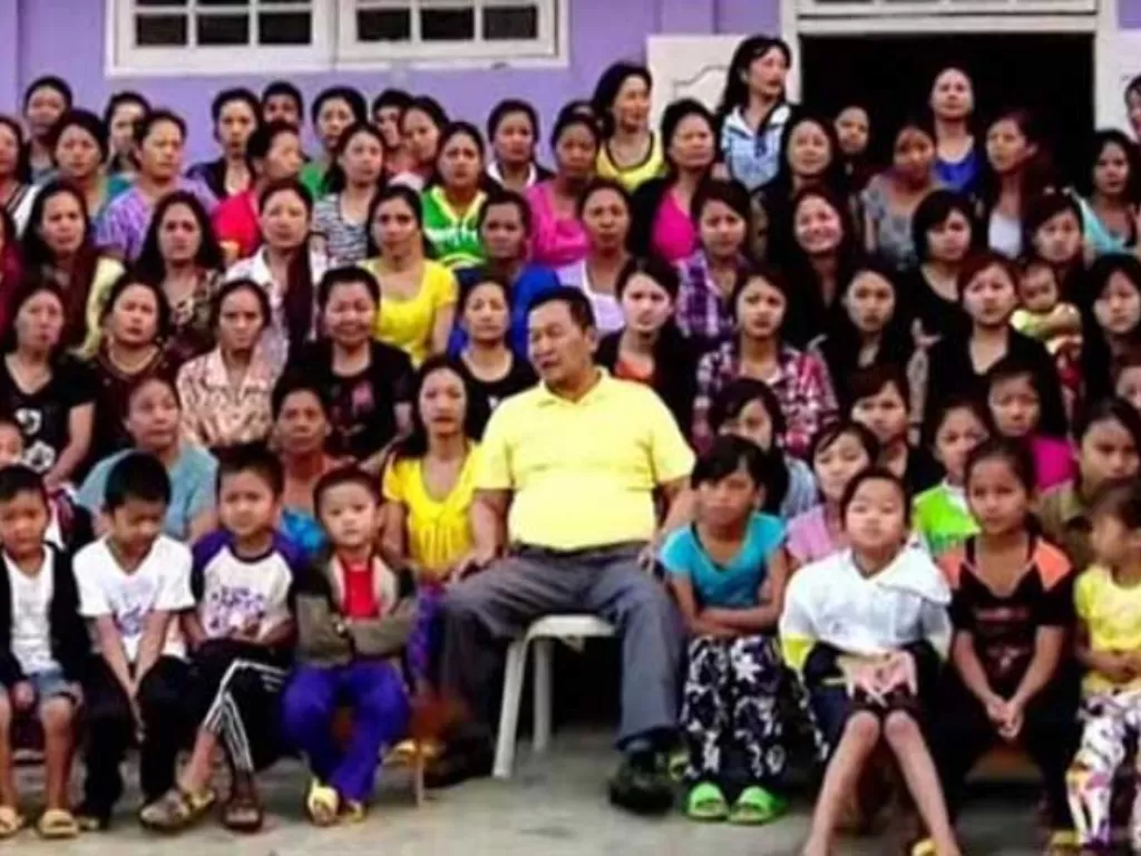 Tambon dengan istri dan anak-anaknya. (Hype)